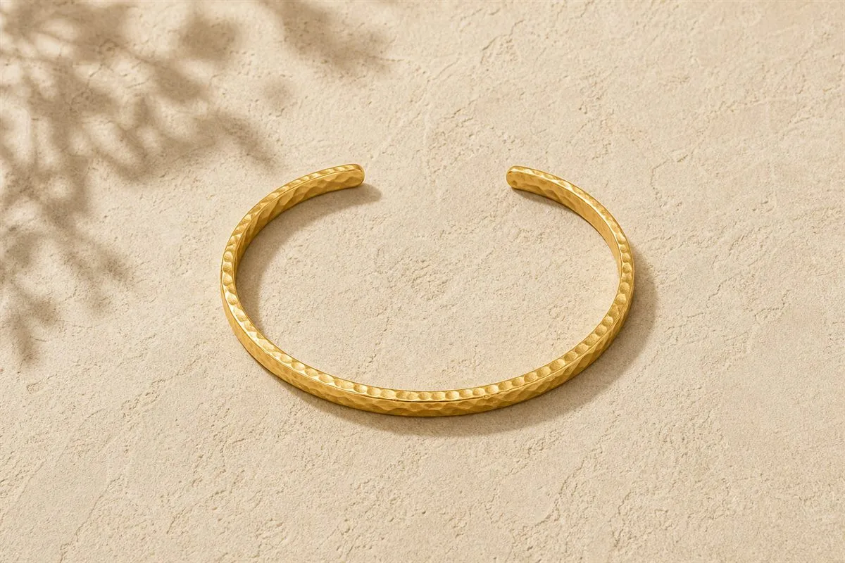 Iconique Bracelet Jonc Martelé Doré